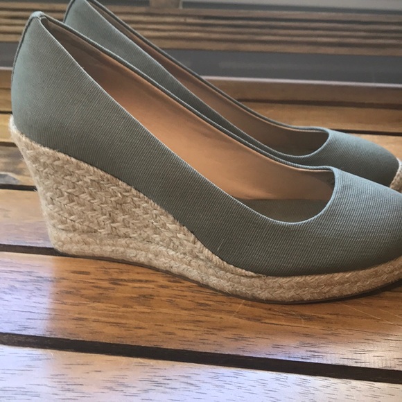 It’s a 2 for 1 sale 2 pair JCrew canvas wedges - Picture 2 of 7